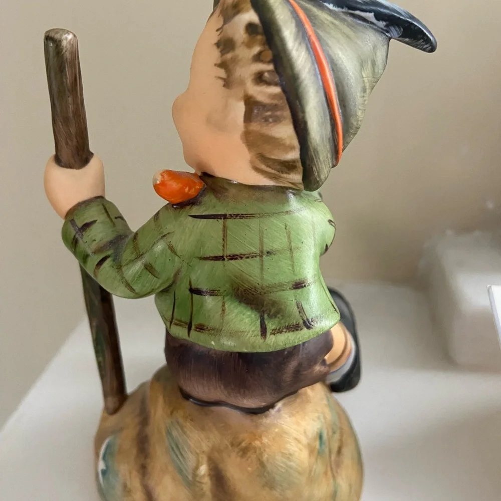 Goebel Hummel Figurine with Signature purchased in Germany 🇩🇪 1982 collections - Picture 3 of 5